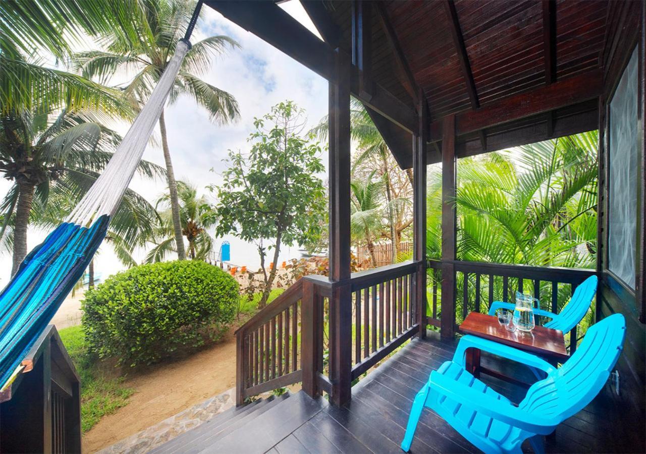 Puerta Azul Hotel Sandy Bay Bagian luar foto