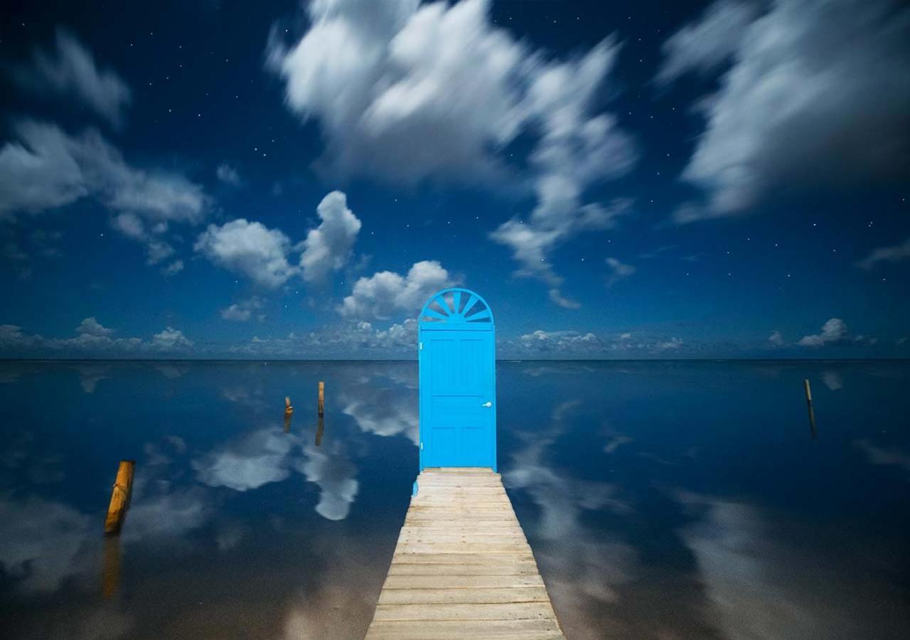Puerta Azul Hotel Sandy Bay Bagian luar foto