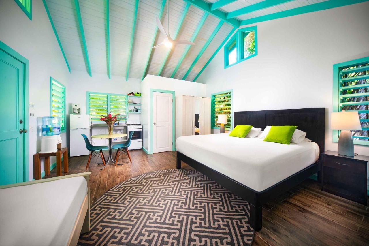 Puerta Azul Hotel Sandy Bay Bagian luar foto