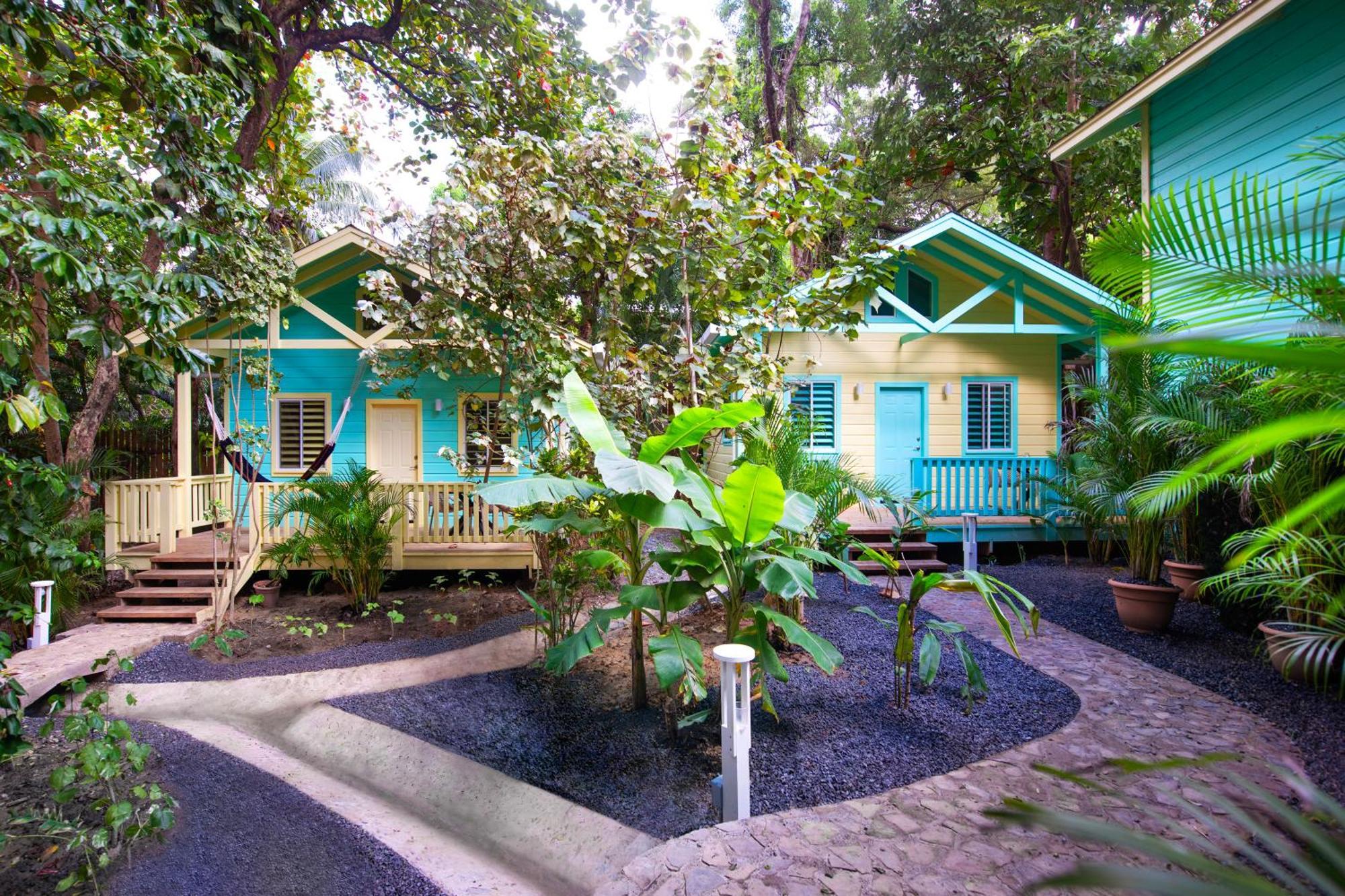 Puerta Azul Hotel Sandy Bay Bagian luar foto