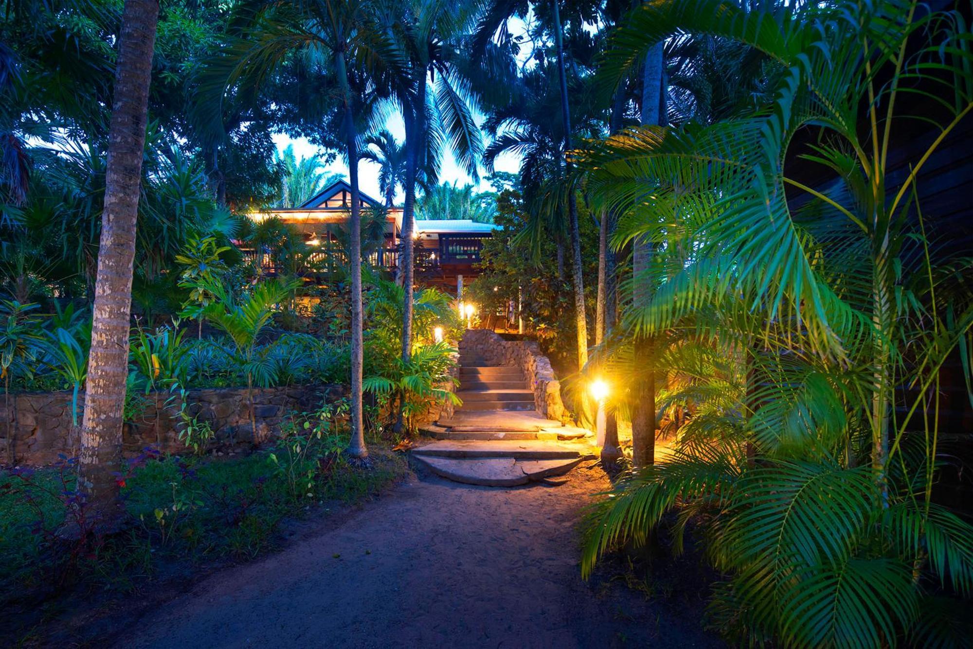 Puerta Azul Hotel Sandy Bay Bagian luar foto