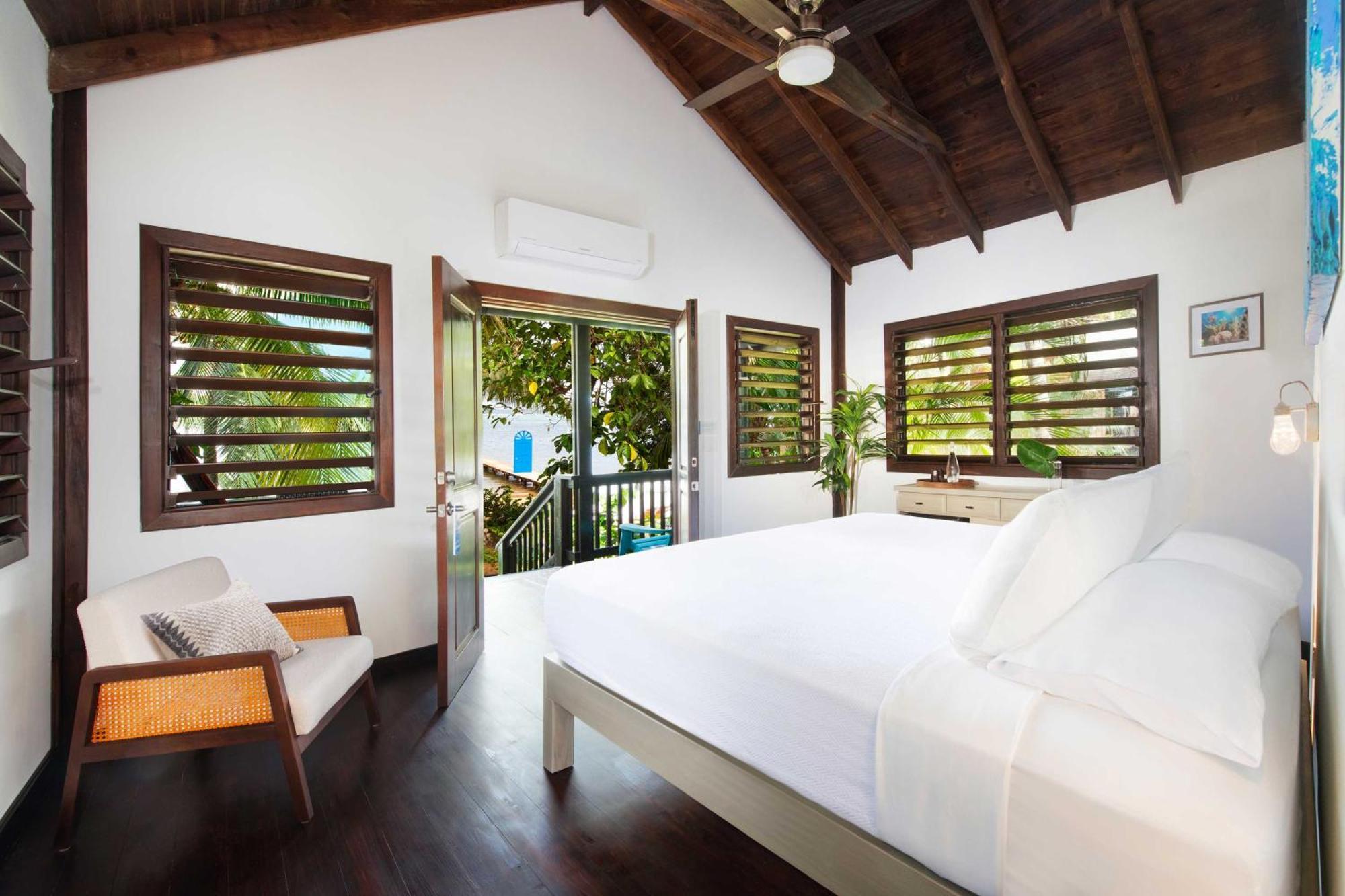 Puerta Azul Hotel Sandy Bay Ruang foto