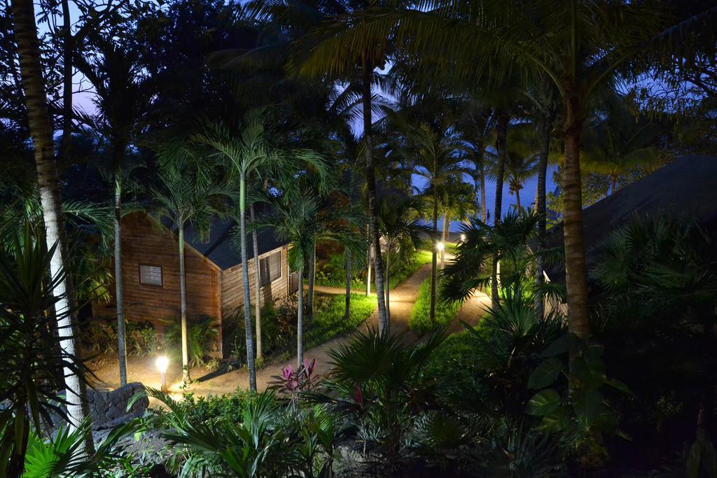 Puerta Azul Hotel Sandy Bay Bagian luar foto
